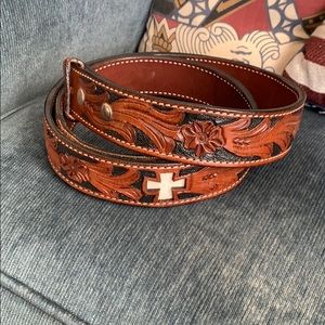 EUC Tooled Leather Western Belt w/Cowhide